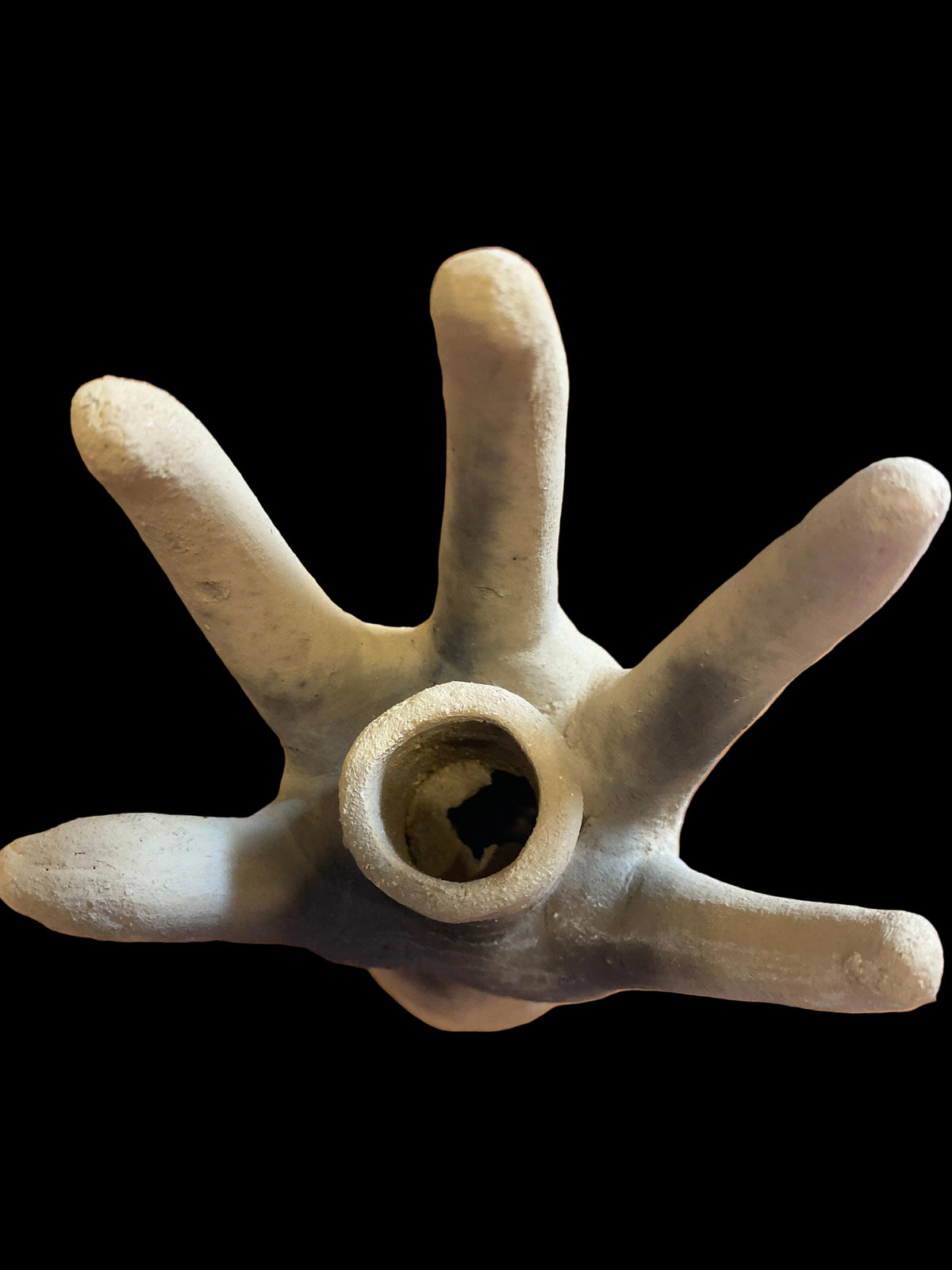 Porta Vela Artesanal de Barro con Forma de Mano