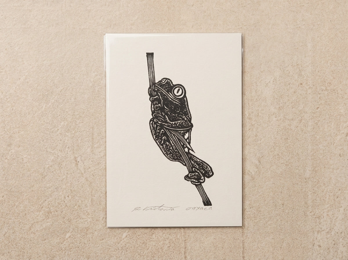 Grabado artesanal “Rana Arbórea” – linograbado en blanco y negro hecho a mano en Oaxaca, México