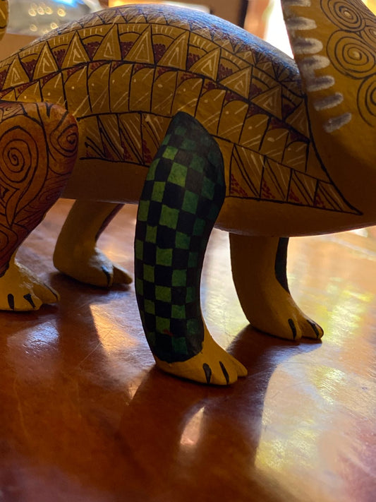 Alebrije fino de camaleón fantástico – figura tallada y pintada a mano en madera de copal, arte oaxaqueño