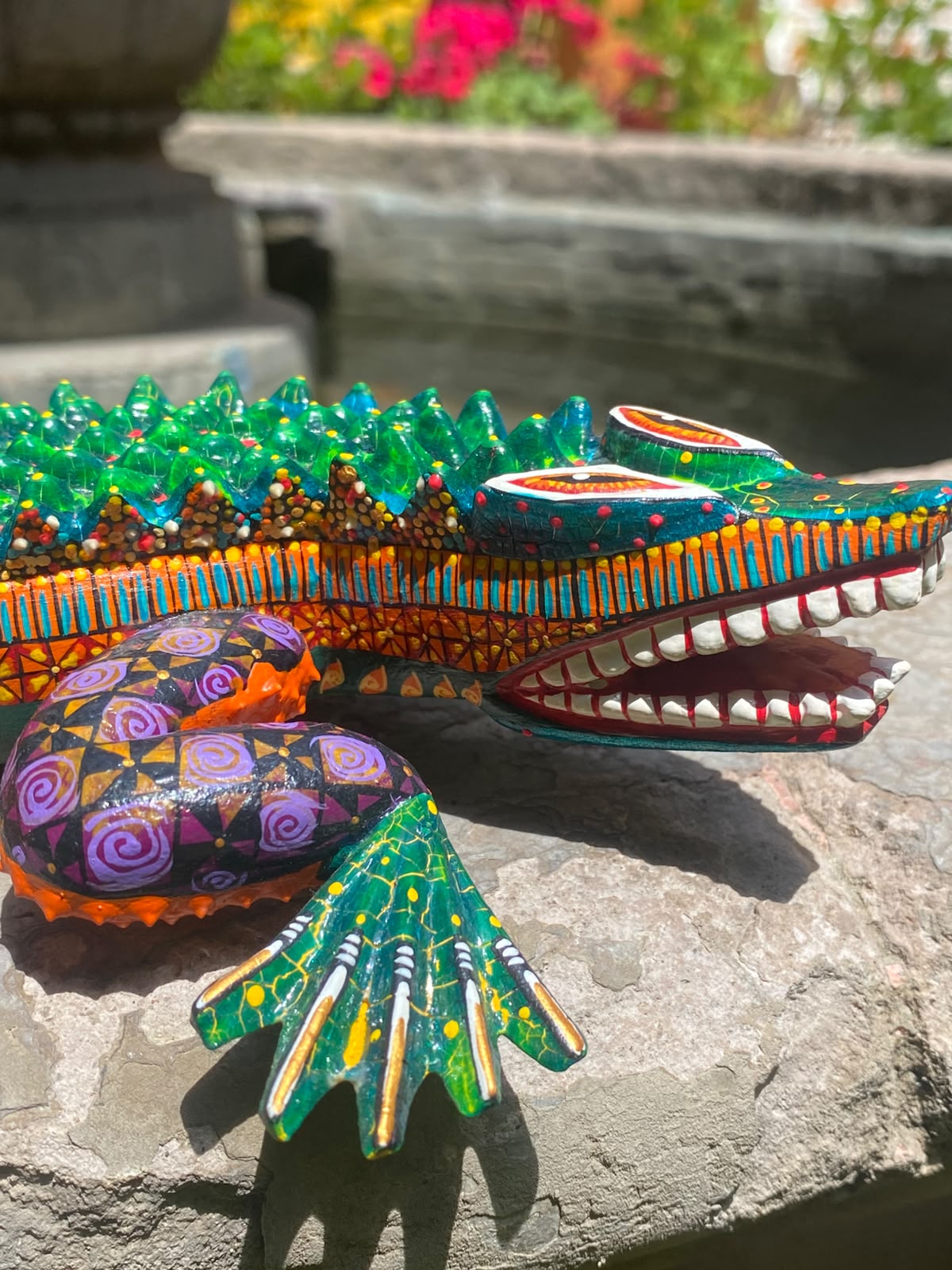 Alebrije Artesanal de Cocodrilo Mediano Tallado y Pintado a Mano | Oaxaca