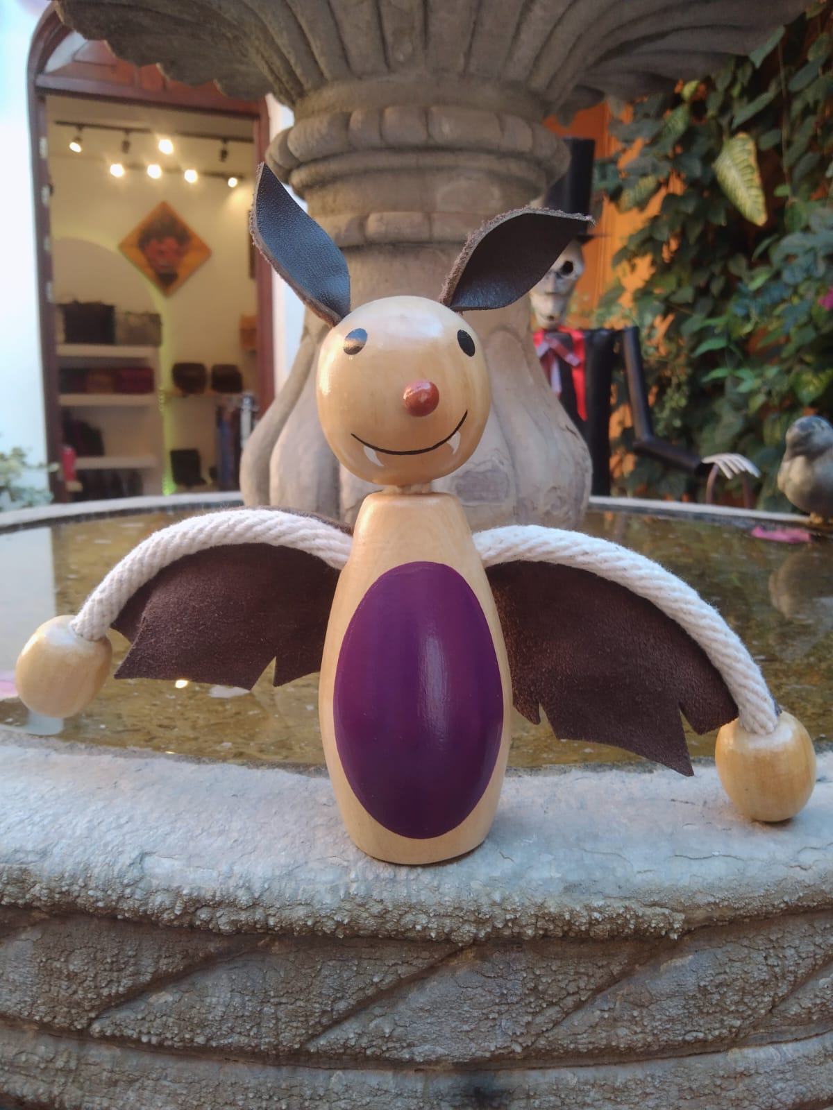 Vampiro de Madera Artesanal Pintado a Mano