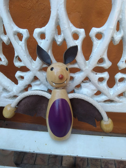 Vampiro de Madera Artesanal Pintado a Mano