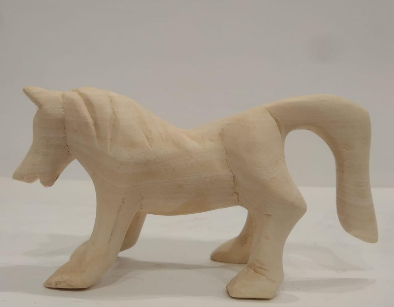 “Alebrije de Lobo Tallado a Mano – Kit para Pintar con Pinturas y Pinceles Incluidos”