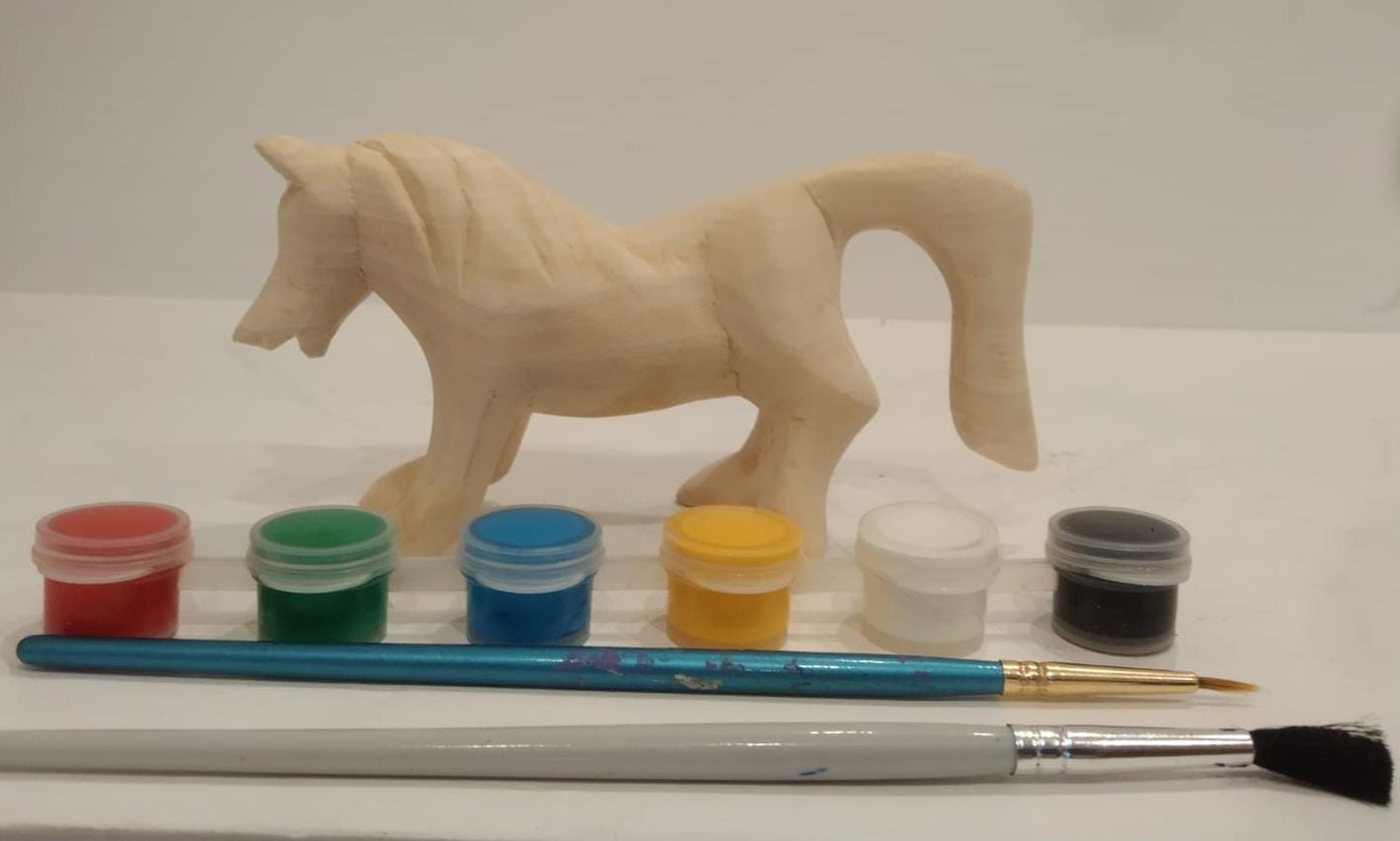 “Alebrije de Lobo Tallado a Mano – Kit para Pintar con Pinturas y Pinceles Incluidos”