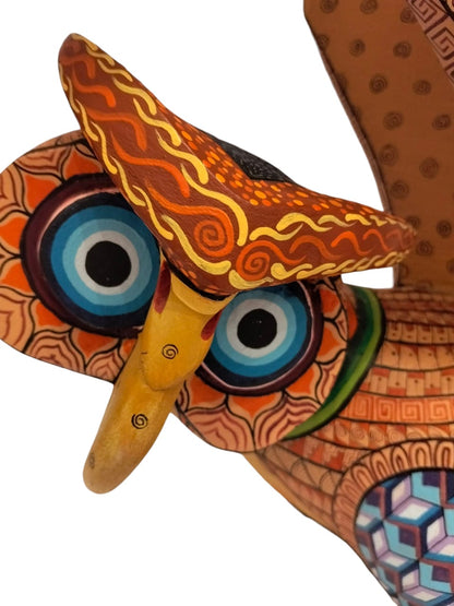 Alebrije de Búho con Alas Extendidas Tallado y Pintado a Mano