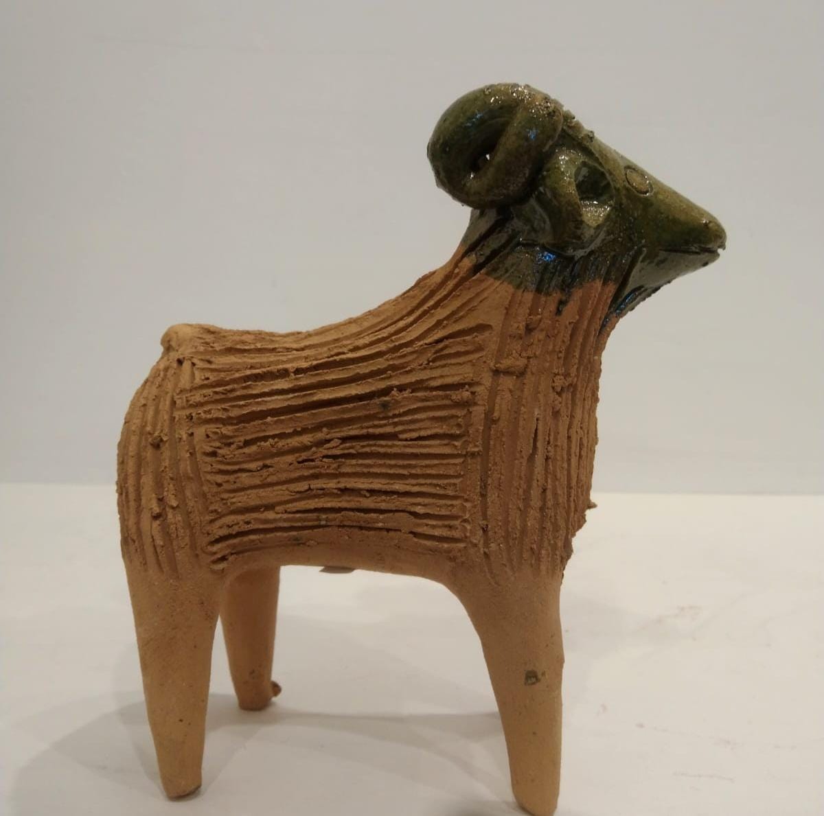 Figura de Borrego en Barro Artesanal – Pieza Única Hecha a Mano