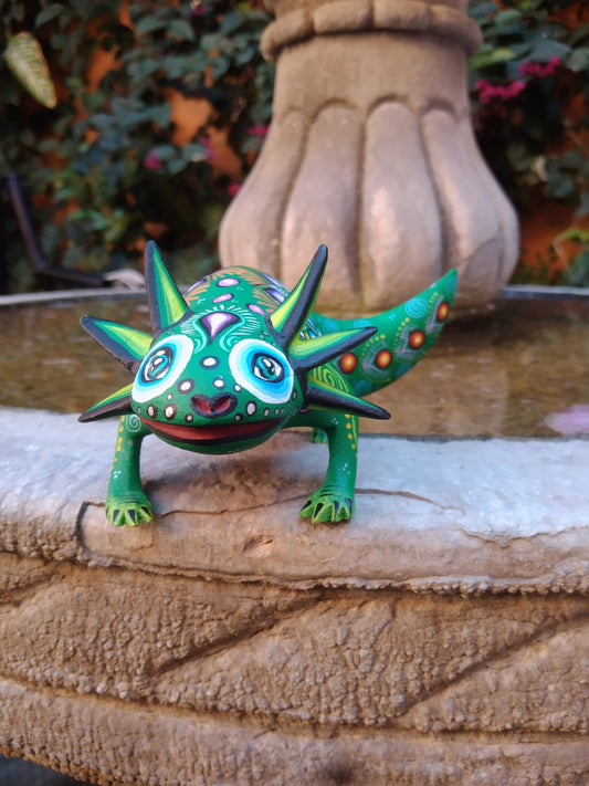 Alebrije de Ajolote Verde Multicolor Hecho a Mano – 15 cm