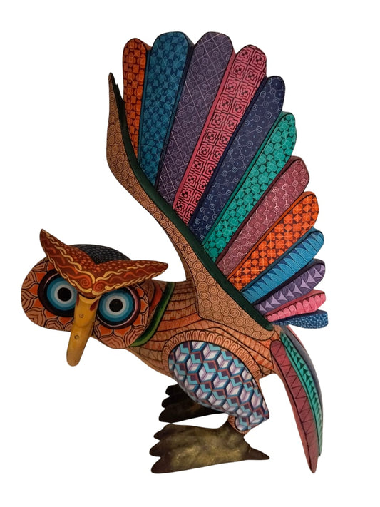 Alebrije de Búho con Alas Extendidas Tallado y Pintado a Mano