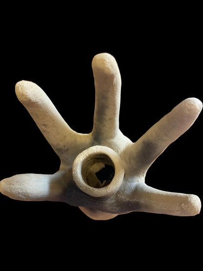Porta Vela Artesanal de Barro con Forma de Mano