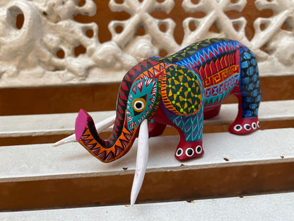 Alebrije de elefante en madera tallada con pintura acrílica – Artesanía de San Martín Tilcajete