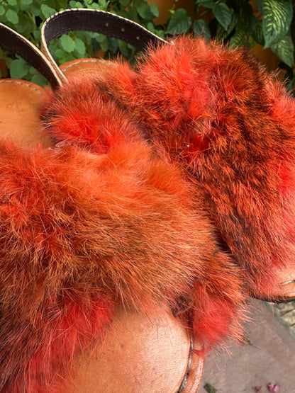 Huaraches artesanales de pelo o peluche rojo – sandalia mexicana hecho a mano en cuero