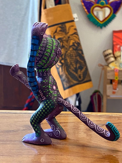 Alebrije fino de mono fantástico – figura tallada y pintada a mano en madera de copal, arte oaxaqueño