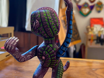 Alebrije fino de mono fantástico – figura tallada y pintada a mano en madera de copal, arte oaxaqueño