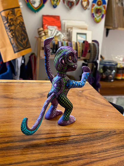 Alebrije fino de mono fantástico – figura tallada y pintada a mano en madera de copal, arte oaxaqueño
