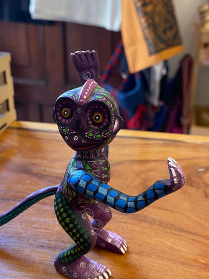 Alebrije fino de mono fantástico – figura tallada y pintada a mano en madera de copal, arte oaxaqueño