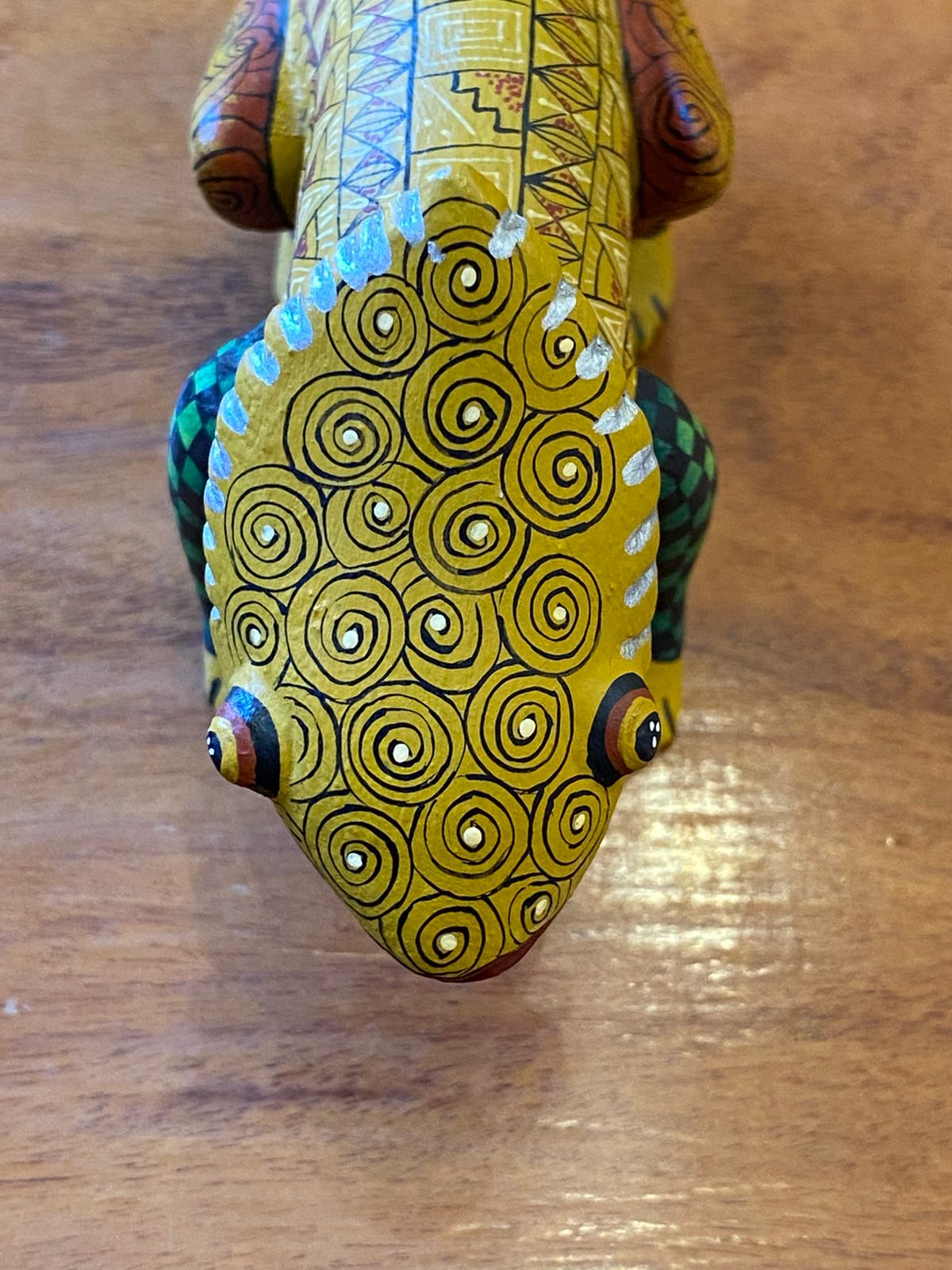 Alebrije fino de camaleón fantástico – figura tallada y pintada a mano en madera de copal, arte oaxaqueño
