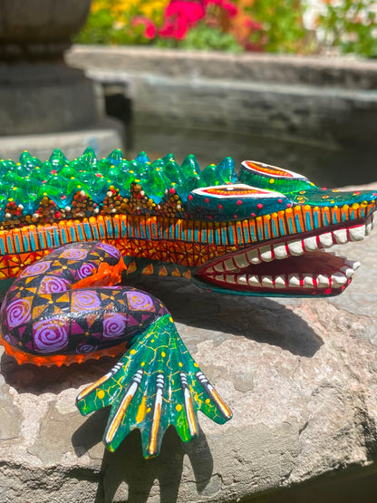 Alebrije Artesanal de Cocodrilo Mediano Tallado y Pintado a Mano | Oaxaca