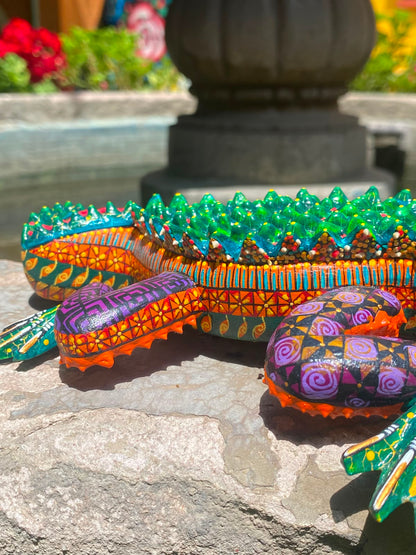 Alebrije Artesanal de Cocodrilo Mediano Tallado y Pintado a Mano | Oaxaca