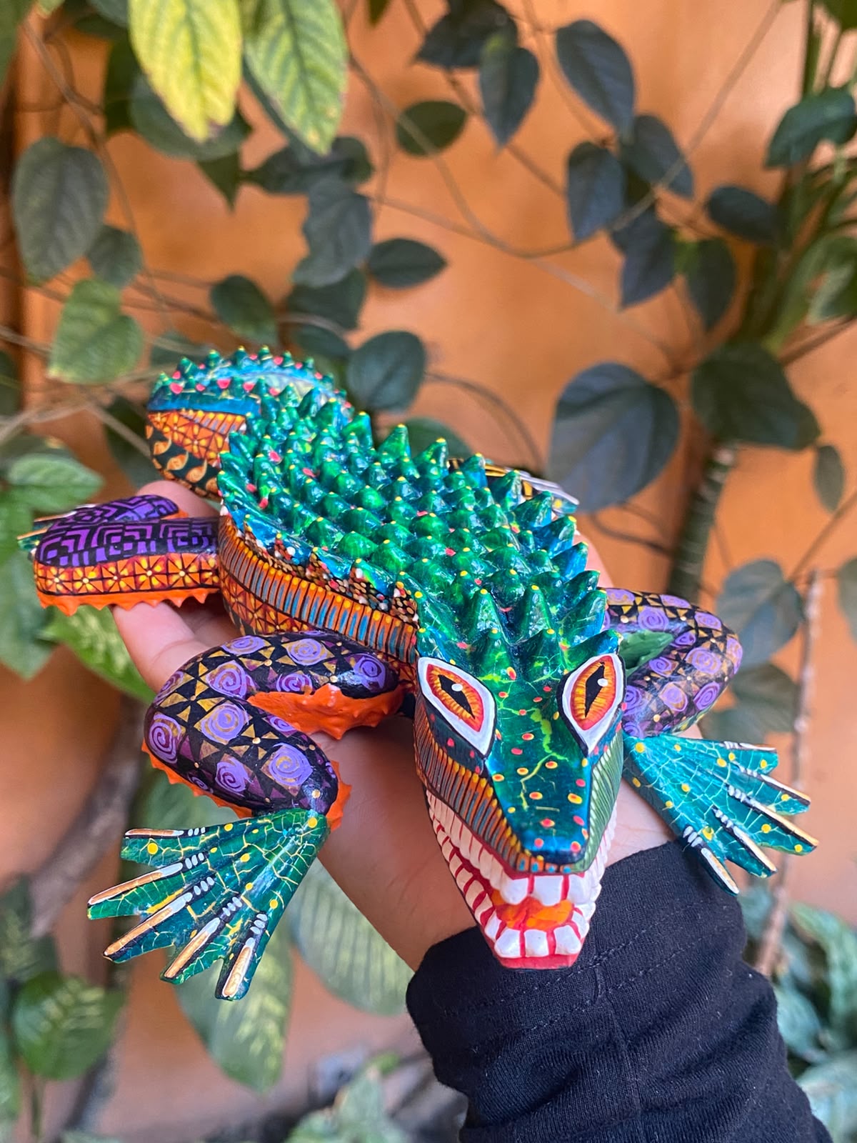 Alebrije Artesanal de Cocodrilo Mediano Tallado y Pintado a Mano | Oaxaca