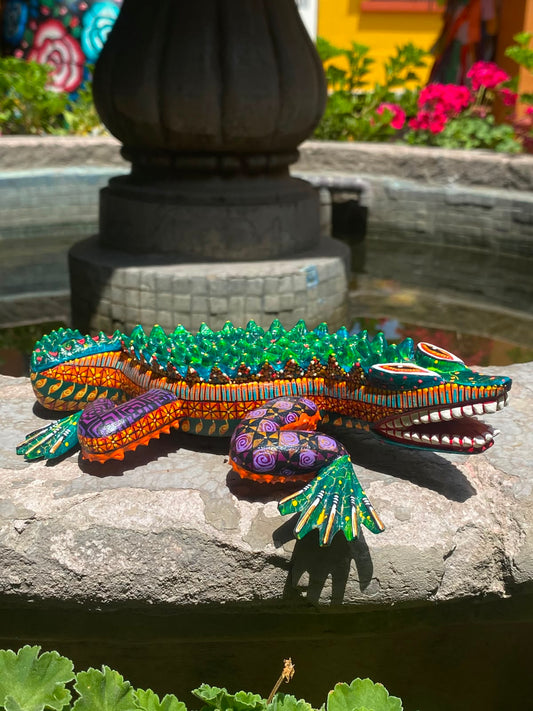 Alebrije Artesanal de Cocodrilo Mediano Tallado y Pintado a Mano | Oaxaca