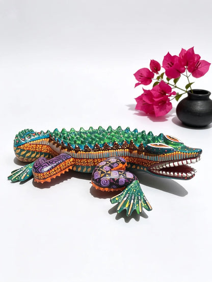Alebrije Artesanal de Cocodrilo Mediano Tallado y Pintado a Mano | Oaxaca