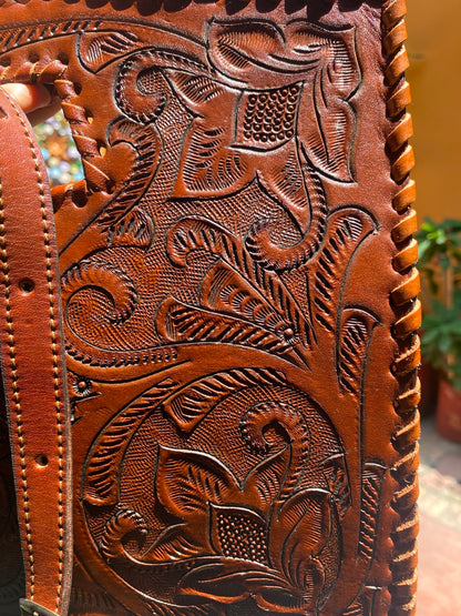 Bolso Artesanal de Piel Repujada a Mano | Flores Talladas | Hecho en Oaxaca