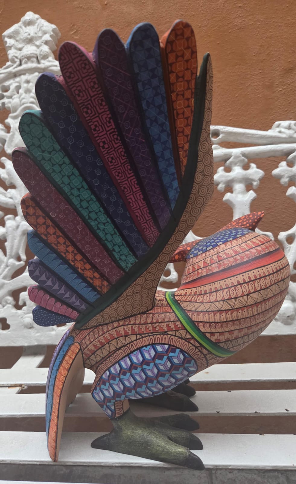Búho alebrije de colores