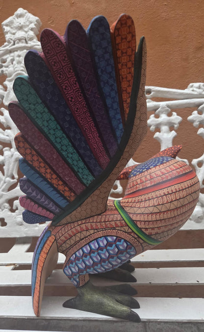 Búho alebrije de colores
