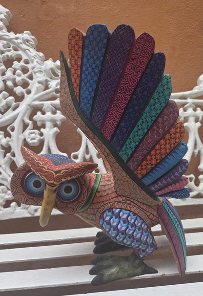 Búho alebrije de colores