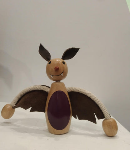 Vampiro de Madera Artesanal Pintado a Mano