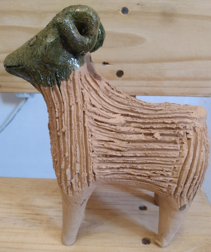 Figura de Borrego en Barro Artesanal – Pieza Única Hecha a Mano