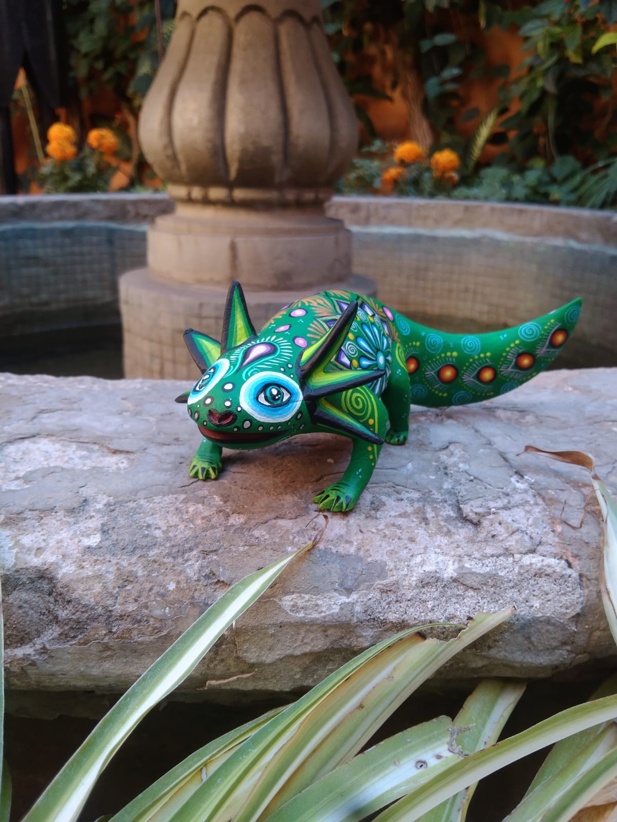 Alebrije de Ajolote Verde Multicolor Hecho a Mano – 15 cm