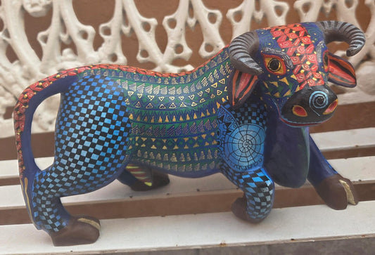 Toro Alebrije índigo