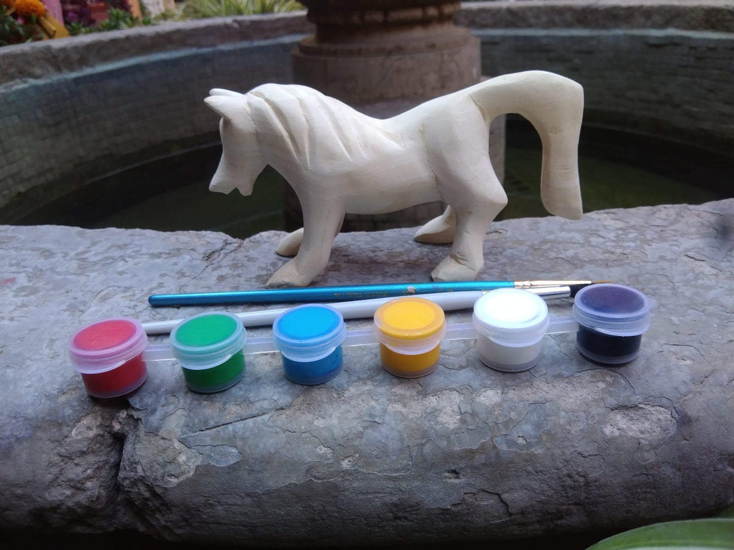 “Alebrije de Lobo Tallado a Mano – Kit para Pintar con Pinturas y Pinceles Incluidos”